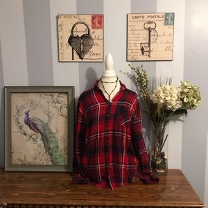 Women’s plaid button up
